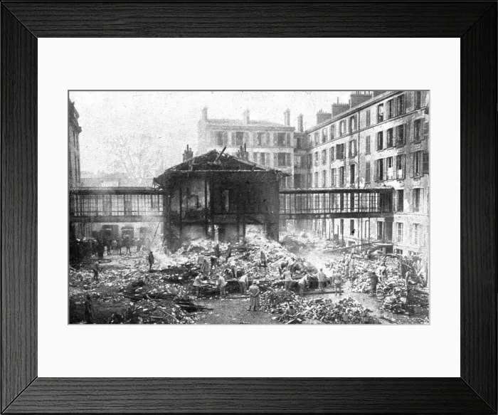 Framed Print : Quelques Points de Chute; Cour du ministere de la Guerre ou des baraquements ont... 1918. Creator: Unknown Framed Print : Quelques Points de Chute; Cour du ministere de la Guerre ou des baraquements ont... 1918. Creator: Unknown