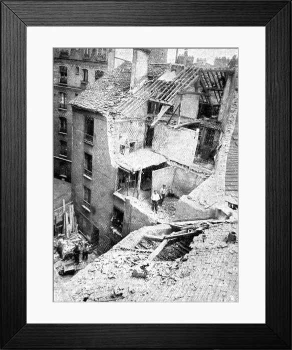 Framed Print : Quelques Points de Chute; Rue Saint-Antoine, no 119: torpille d'avion de 50 kilos... 1918. Creator: Unknown Framed Print : Quelques Points de Chute; Rue Saint-Antoine, no 119: torpille d'avion de 50 kilos... 1918. Creator: Unknown