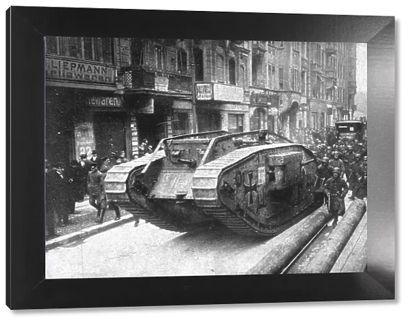 La Nouvelle Europe; la guerre civile a Berlin; du 5 au 11 janvier 1919 a Berlin; un tank... 1919. Creator: Unknown