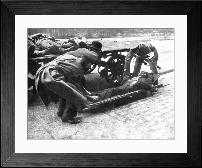 Framed Print : La Nouvelle Europe; la guerre civile a Berlin; du 5 au 11 janvier 1919 a Berlin... 1919. Creator: Unknown Framed Print : La Nouvelle Europe; la guerre civile a Berlin; du 5 au 11 janvier 1919 a Berlin... 1919. Creator: Unknown