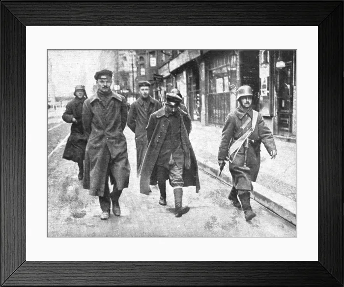 Framed Print : La Nouvelle Europe; la guerre civile a Berlin; du 5 au 11 janvier 1919 a Berlin; Sparta... 1919. Creator: Unknown Framed Print : La Nouvelle Europe; la guerre civile a Berlin; du 5 au 11 janvier 1919 a Berlin; Sparta... 1919. Creator: Unknown