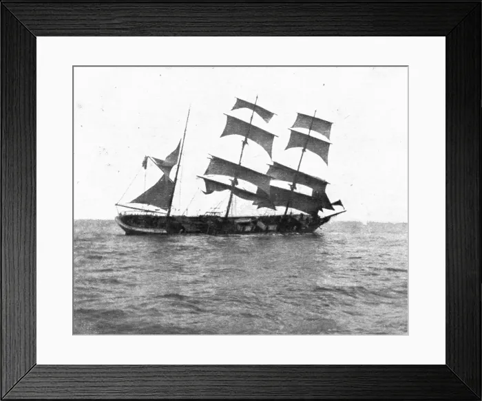 Framed Print : Les sous-marins allemands a l'Oeuvre; Deux phases de l'agonie d'un voiler, 1918. Creator: Unknown Framed Print : Les sous-marins allemands a l'Oeuvre; Deux phases de l'agonie d'un voiler, 1918. Creator: Unknown