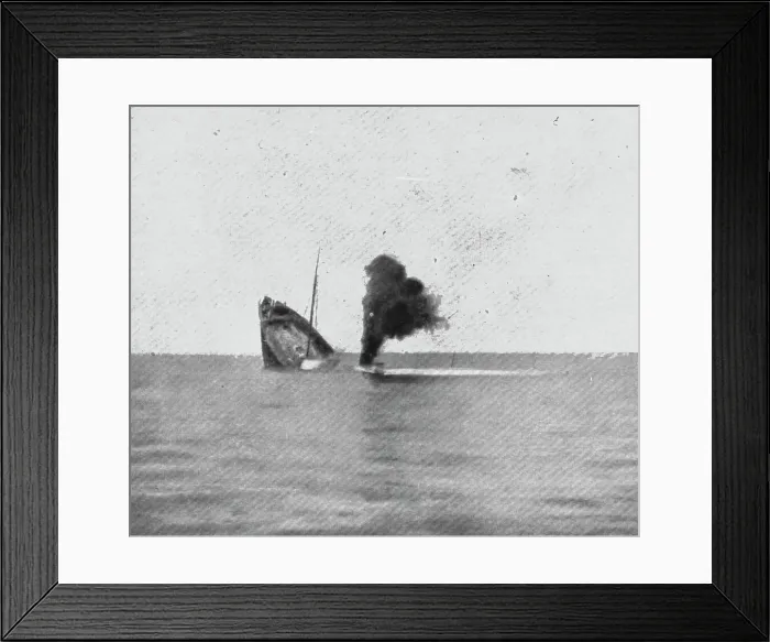 Framed Print : Les sous-marins allemands a l'Oeuvre; La derniere fumee d'un steamer qui sombre, 1918. Creator: Unknown