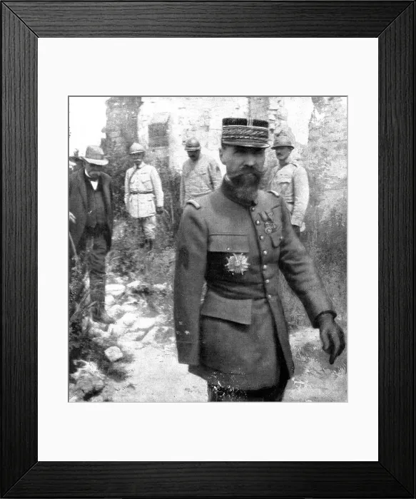 Framed Print : Le Friedensturm'; le president du Conseil (M. Clemenceau) et le commandant de la 4e armee... 1918 Creator: Unknown. Le Friedensturm'; le president du Conseil (M. Clemenceau) et le commandant de la 4e armee... 1918 Creator: Unknown Framed Print : Le Friedensturm'; le president du Conseil (M. Clemenceau) et le commandant de la 4e armee... 1918 Creator: Unknown. Le Friedensturm'; le president du Conseil (M. Clemenceau) et le commandant de la 4e armee... 1918 Creator: Unknown
