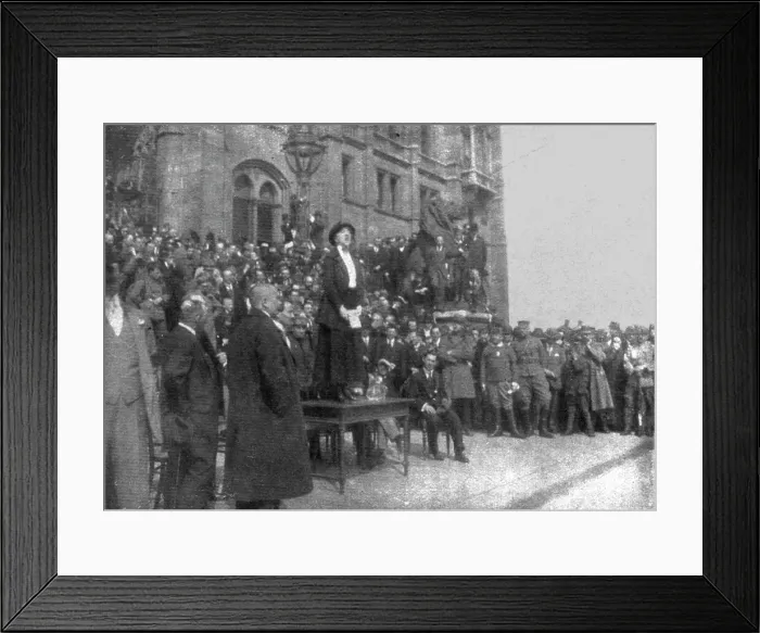 Framed Print : La Nouvelle Europe; Le regime communiste a Budapest; une actrice du Theatre National... 1919. Creator: Unknown Framed Print : La Nouvelle Europe; Le regime communiste a Budapest; une actrice du Theatre National... 1919. Creator: Unknown