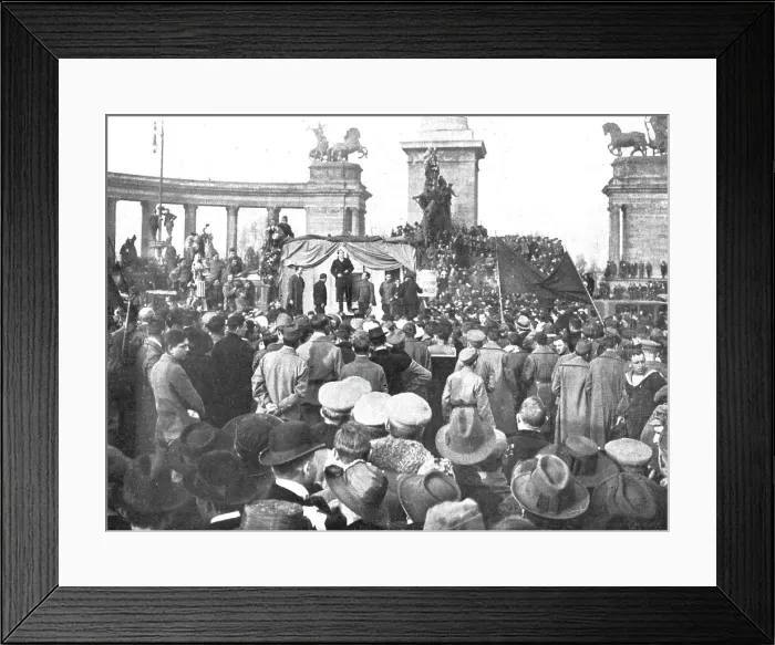 Framed Print : La Nouvelle Europe; La propagande en Hongrie; A Budapest, devant le monument du Millenaire.. 1919. Creator: Unknown Framed Print : La Nouvelle Europe; La propagande en Hongrie; A Budapest, devant le monument du Millenaire.. 1919. Creator: Unknown