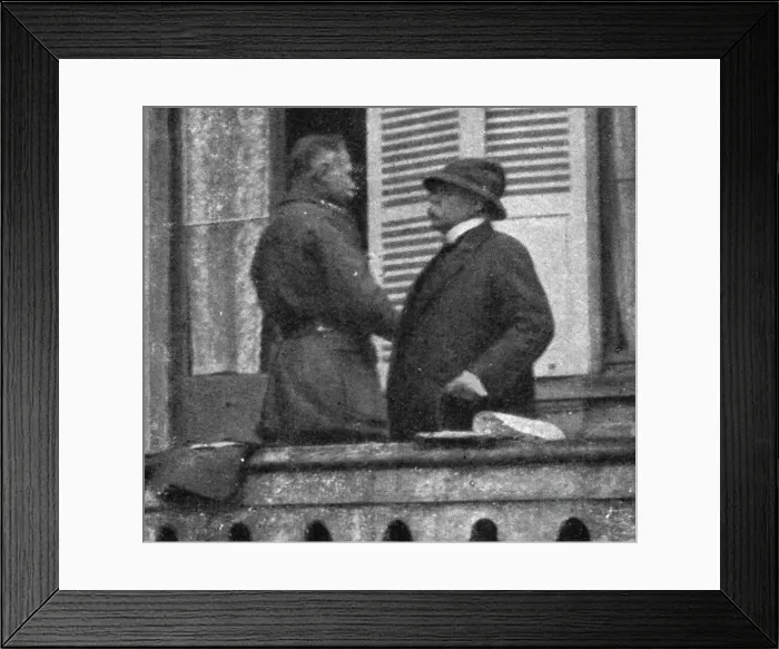 Framed Print : Le Premier Coup Allemand; M. Clemenceau, accouru au Grand quartier britannique... 1918. Creator: Unknown Framed Print : Le Premier Coup Allemand; M. Clemenceau, accouru au Grand quartier britannique... 1918. Creator: Unknown
