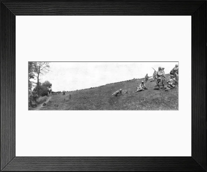 Framed Print : La Replique de Foch: Au Sud-ouest de Soissons; progression d'infanterie, entre Longport... 1918. Creator: Unknown Framed Print : La Replique de Foch: Au Sud-ouest de Soissons; progression d'infanterie, entre Longport... 1918. Creator: Unknown