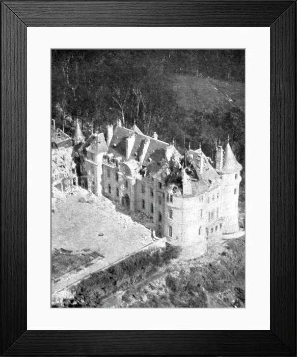 Framed Print : La Replique de Foch: Au Sud-ouest de Soissons; le chateau de Maucreux, pres de Faverolles... 1918. Creator: Unknown Framed Print : La Replique de Foch: Au Sud-ouest de Soissons; le chateau de Maucreux, pres de Faverolles... 1918. Creator: Unknown