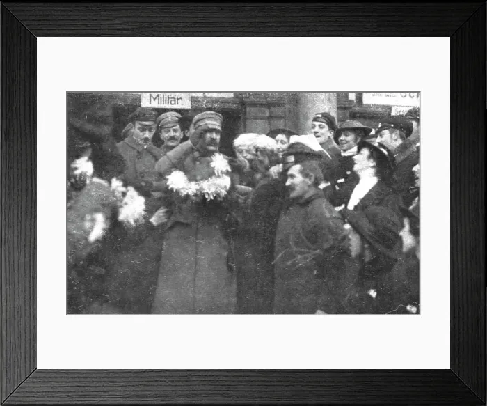 Framed Print : La Nouvelle Europe; la republique Polonaise; Le general Pilsudski revenant de sa captivite... Creator: Unknown Framed Print : La Nouvelle Europe; la republique Polonaise; Le general Pilsudski revenant de sa captivite... Creator: Unknown
