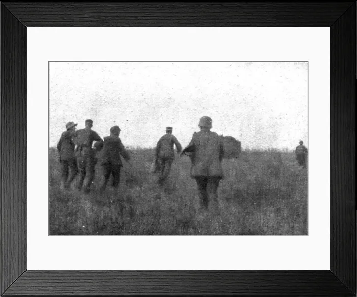 Framed Print : Notre Artillerie d'Assaut; La Replique de Foch: Au Sud-ouest de Soissons; prisonniers... 1918. Creator: Unknown Framed Print : Notre Artillerie d'Assaut; La Replique de Foch: Au Sud-ouest de Soissons; prisonniers... 1918. Creator: Unknown