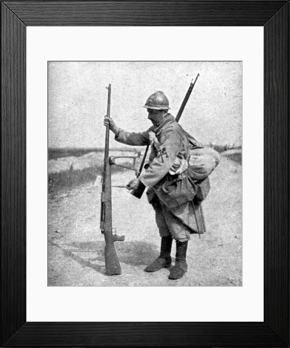 Framed Print : Sur le Marne; le fusil allemand contre char d'assaut, examine par un de nos sapeurs, 1918. Creator: Unknown Framed Print : Sur le Marne; le fusil allemand contre char d'assaut, examine par un de nos sapeurs, 1918. Creator: Unknown