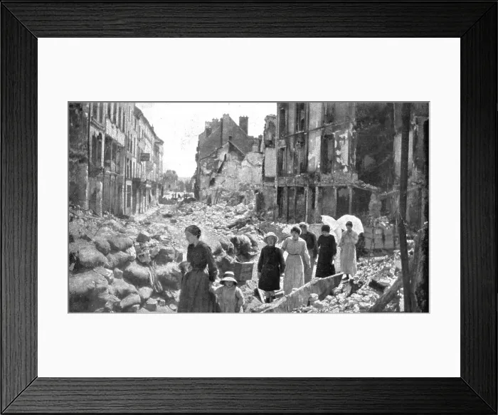Framed Print : Chateau-Thierry delivre; dans les rues obstruees par les decombres et coupees de... 1918. Creator: Unknown Framed Print : Chateau-Thierry delivre; dans les rues obstruees par les decombres et coupees de... 1918. Creator: Unknown
