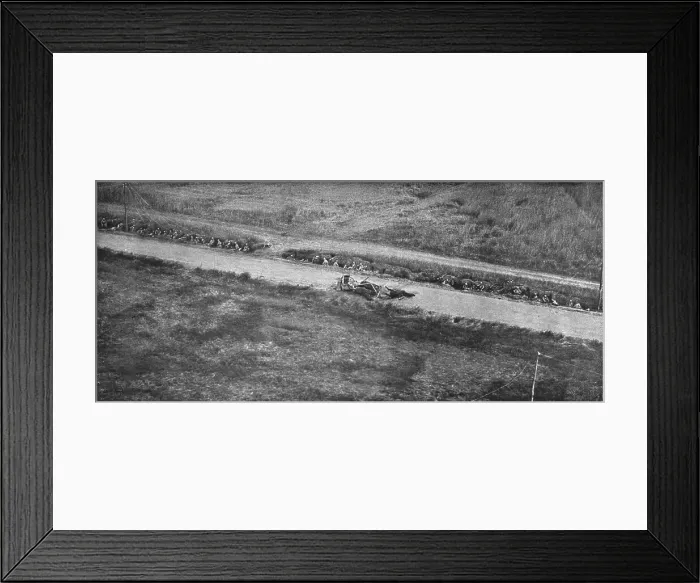 Framed Print : Du tardenois a la Picardie; premiere ligne dans le fosse d'une route, devant Fere-en... 1918. Creator: Unknown Framed Print : Du tardenois a la Picardie; premiere ligne dans le fosse d'une route, devant Fere-en... 1918. Creator: Unknown