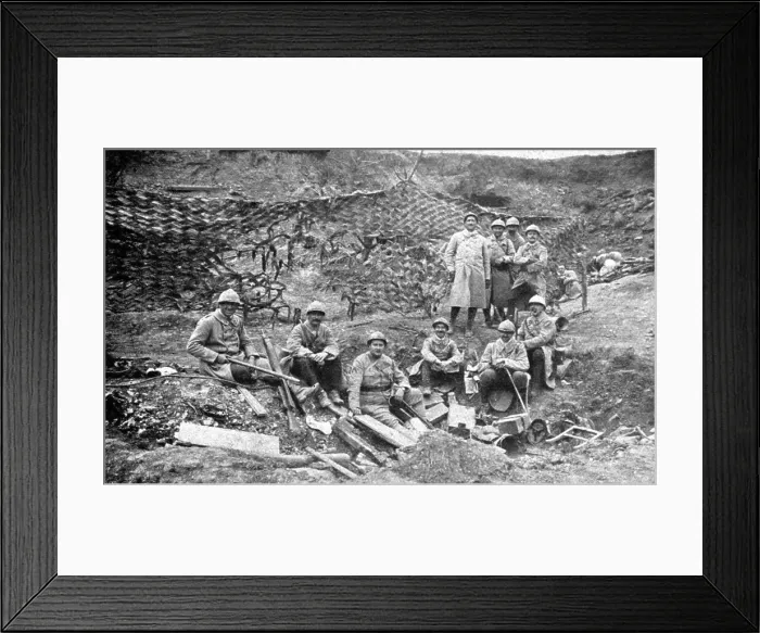 Framed Print : Du tardenois a la Picardie; a 300 metres de Moreuil, le 8 aout, a 13 heurs: groupe d'officiers... Creator: Unknown Framed Print : Du tardenois a la Picardie; a 300 metres de Moreuil, le 8 aout, a 13 heurs: groupe d'officiers... Creator: Unknown