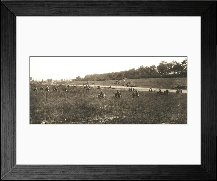 Framed Print : A l'est de Montdidier; la poursuite de l'ennemi en direction de Lassigny et de Roye... 1918. Creator: Unknown Framed Print : A l'est de Montdidier; la poursuite de l'ennemi en direction de Lassigny et de Roye... 1918. Creator: Unknown