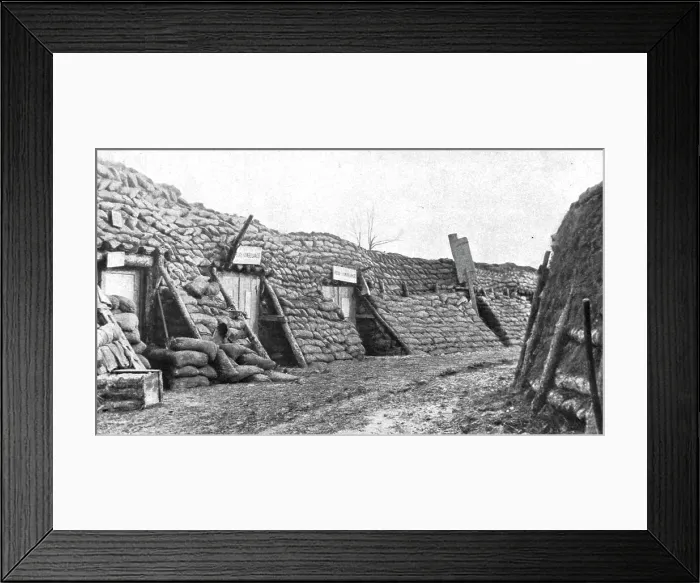 Framed Print : Un relais d'ambulance modele; Le premier abri a gauche, portant l'inscription Relais... c1916. Creator: Unknown. Un relais d'ambulance modele; Le premier abri a gauche, portant l'inscription Relais... c1916. Creator: Unknown Framed Print : Un relais d'ambulance modele; Le premier abri a gauche, portant l'inscription Relais... c1916. Creator: Unknown. Un relais d'ambulance modele; Le premier abri a gauche, portant l'inscription Relais... c1916. Creator: Unknown