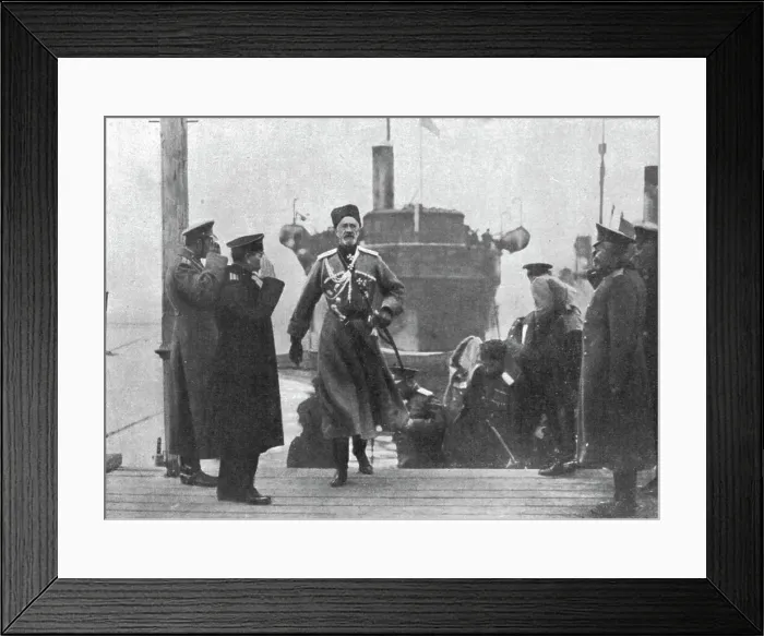 Framed Print : Le grand-duc Nicolas, vice-roi du Caucase, debarquant a Batoum, le 14 avril, apres une... 1916. Creator: Unknown Framed Print : Le grand-duc Nicolas, vice-roi du Caucase, debarquant a Batoum, le 14 avril, apres une... 1916. Creator: Unknown