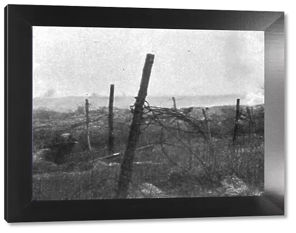 Une contre-attaque sur les pentes de Douaumont, le 11 avril dernier, 1916. Creator: Unknown