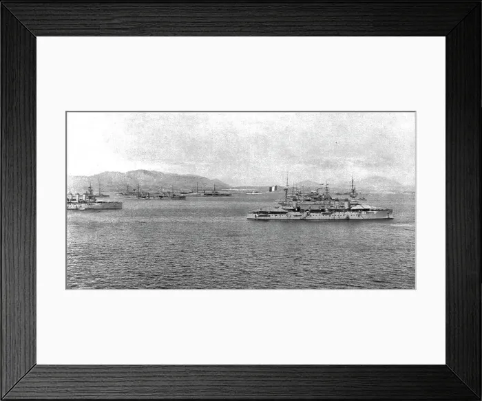 Framed Print : Les evenements d'orient; Tandis que le Comite National se constituait a Salonique, une escadre fran Creator: Unknown Framed Print : Les evenements d'orient; Tandis que le Comite National se constituait a Salonique, une escadre fran Creator: Unknown