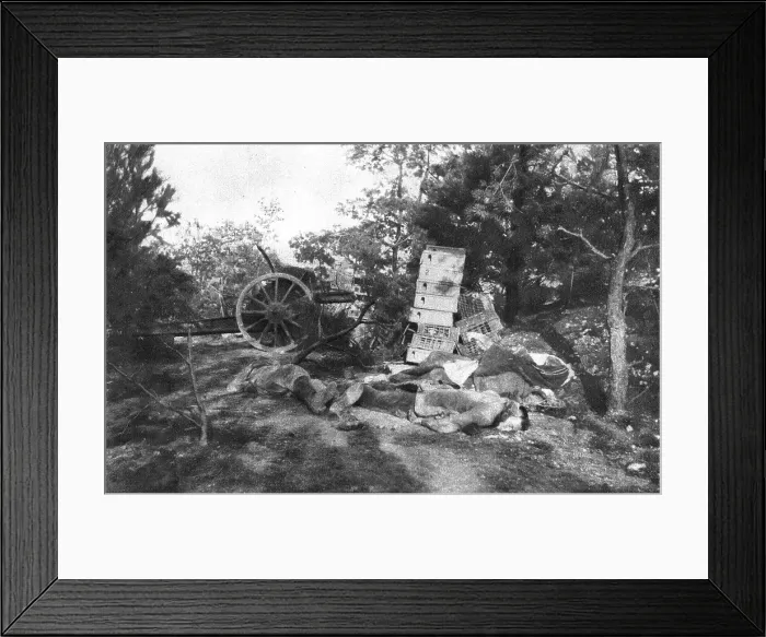 Framed Print : Notre offensive du 15 decembre 1916; Artilleurs allemands tuers a leur piece, 1916. Creator: Unknown Framed Print : Notre offensive du 15 decembre 1916; Artilleurs allemands tuers a leur piece, 1916. Creator: Unknown