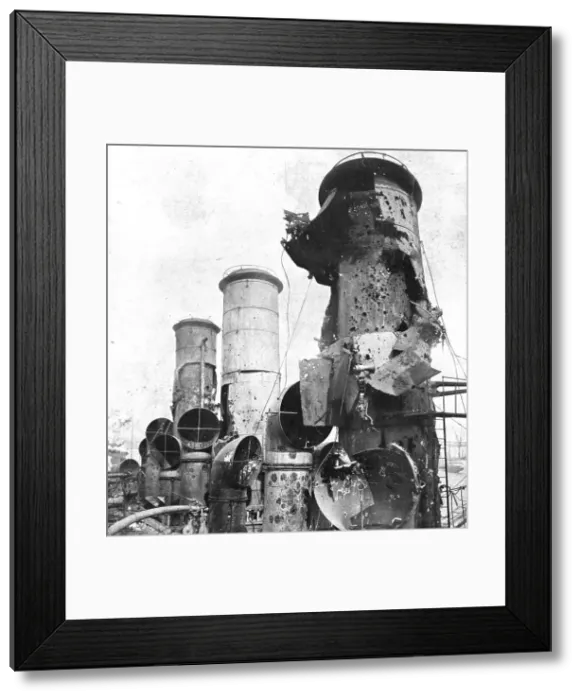 Framed Print : L'attaque navale de Zeebrugge et Ostende; Le 23 avril 1918, au matin, un raid naval... 1918. Creator: Unknown Framed Print : L'attaque navale de Zeebrugge et Ostende; Le 23 avril 1918, au matin, un raid naval... 1918. Creator: Unknown