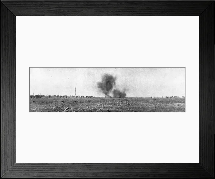 Framed Print : L'Attaque Britannique du 25 septembre 1916; De gros projectiles ennemis eclatent sur le centre d'un Creator: Unknown Framed Print : L'Attaque Britannique du 25 septembre 1916; De gros projectiles ennemis eclatent sur le centre d'un Creator: Unknown