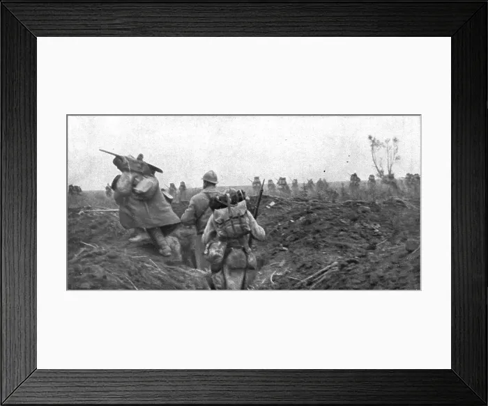 Framed Print : Notre Attaque du 12 septembre 1916 ; Le depart de l'attaque, a midi trente: la premiere vague attei Creator: Unknown Framed Print : Notre Attaque du 12 septembre 1916 ; Le depart de l'attaque, a midi trente: la premiere vague attei Creator: Unknown