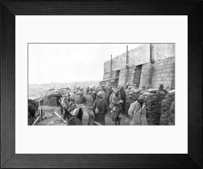 Framed Print : Notre offensive du 15 decembre 1916; Un poste de commandement pendant la bataille, 1916. Creator: Unknown Framed Print : Notre offensive du 15 decembre 1916; Un poste de commandement pendant la bataille, 1916. Creator: Unknown