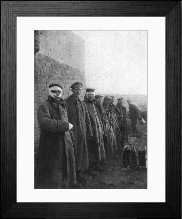 Framed Print : Notre offensive du 15 decembre 1916; Les Allemands occupant la ferme des Chambrettes se defendirent Creator: Unknown Framed Print : Notre offensive du 15 decembre 1916; Les Allemands occupant la ferme des Chambrettes se defendirent Creator: Unknown