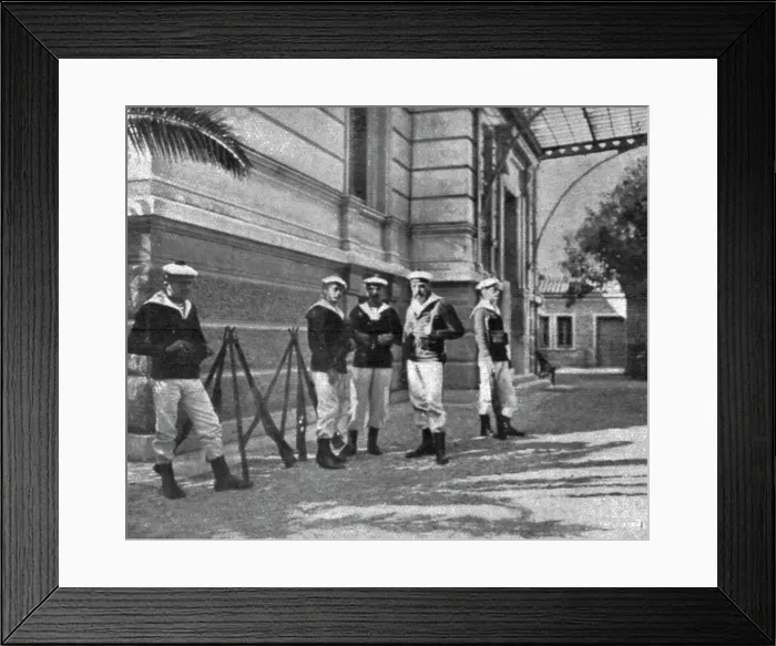 Framed Print : Les evenements d'orient; Nos marins gardant la legationde France, a Athenes. Creator: Unknown Framed Print : Les evenements d'orient; Nos marins gardant la legationde France, a Athenes. Creator: Unknown