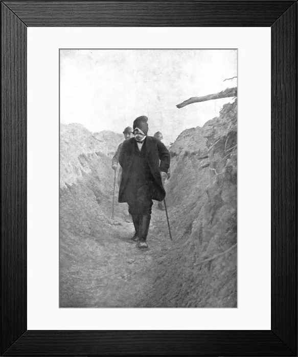 Framed Print : M. Clemenceau sur le Front; Heures derobees au repos prescrit par la Faculte: souffrant... 1918. Creator: Unknown Framed Print : M. Clemenceau sur le Front; Heures derobees au repos prescrit par la Faculte: souffrant... 1918. Creator: Unknown