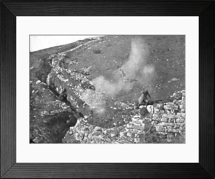 Framed Print : Par Dela les Alpes; Sur le front italien: l'explosion d'un shrapnell sur une tranchee... 1917. Creator: Unknown Framed Print : Par Dela les Alpes; Sur le front italien: l'explosion d'un shrapnell sur une tranchee... 1917. Creator: Unknown