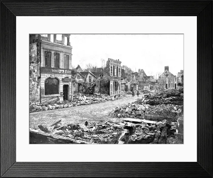 Framed Print : Le Royaume de la Mort'; La rue Saint-Eloi a Chauny: en y rentrante le 19 mars 1917, nos troupes tro Creator: Unknown Framed Print : Le Royaume de la Mort'; La rue Saint-Eloi a Chauny: en y rentrante le 19 mars 1917, nos troupes tro Creator: Unknown