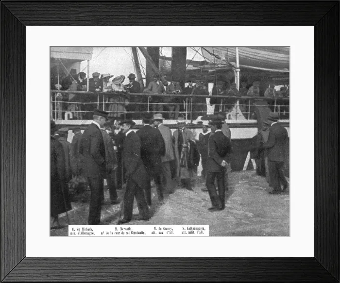 Framed Print : Les evenements d'orient; le 22 novembre 1916, les representants de puissances ennemies en Grece, qu Creator: Unknown Framed Print : Les evenements d'orient; le 22 novembre 1916, les representants de puissances ennemies en Grece, qu Creator: Unknown