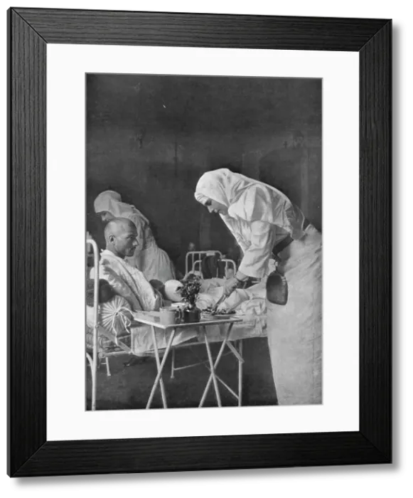 Framed Print : Les revers Roumains ; au Palais Royal de Bucarest, transforme en ambulance: la reine Marie au cheve Creator: Unknown Framed Print : Les revers Roumains ; au Palais Royal de Bucarest, transforme en ambulance: la reine Marie au cheve Creator: Unknown