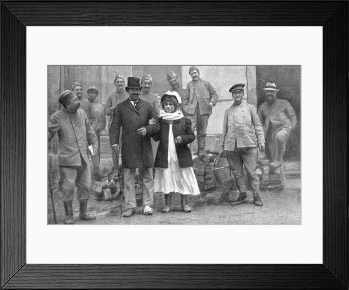 Framed Print : Le moral de nos soldats; Nos hommes s'amusent: redescendus de Douaumont a Verdun, deux coloniaux du Creator: Unknown Framed Print : Le moral de nos soldats; Nos hommes s'amusent: redescendus de Douaumont a Verdun, deux coloniaux du Creator: Unknown