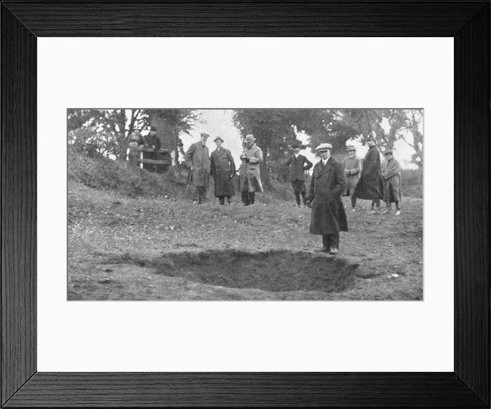 Framed Print : A feu et a sang…..; les bombardements aeriens. l'entonnoir creuse par l'explosion d'une bombe de ze Creator: Unknown Framed Print : A feu et a sang…..; les bombardements aeriens. l'entonnoir creuse par l'explosion d'une bombe de ze Creator: Unknown