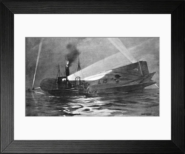 Framed Print : Tombe a la Mer; L'equipage du zeppelin L-15, atteint d'un obus a l'arriere, au cours d'un raid sur Creator: Unknown Framed Print : Tombe a la Mer; L'equipage du zeppelin L-15, atteint d'un obus a l'arriere, au cours d'un raid sur Creator: Unknown