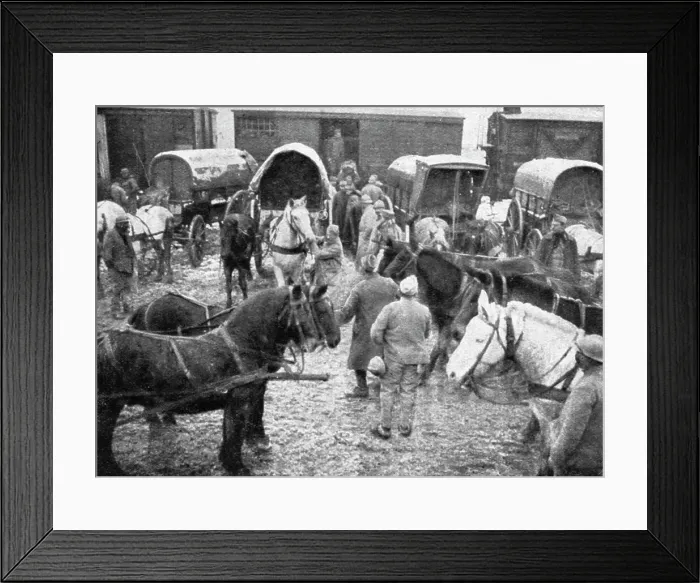 Framed Print : Le repli allemand et l'intervention Americaine; Les voitures regimentaires dans une gare de ravitai Creator: Unknown Framed Print : Le repli allemand et l'intervention Americaine; Les voitures regimentaires dans une gare de ravitai Creator: Unknown