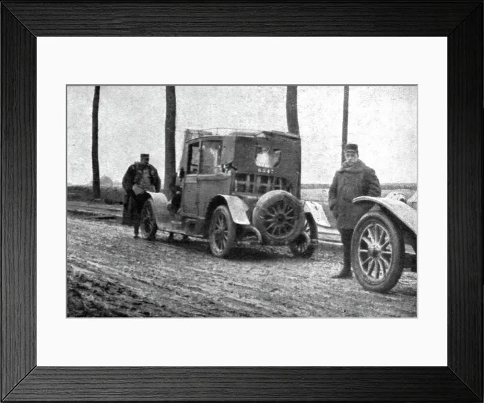 Framed Print : Les hasards du service d'etat-major; Une voiture de secours va prendre en remorque la blessee, do Creator: Unknown. Les hasards du service d'etat-major; Une voiture de secours va prendre en remorque la blessee, do Creator: Unknown Framed Print : Les hasards du service d'etat-major; Une voiture de secours va prendre en remorque la blessee, do Creator: Unknown. Les hasards du service d'etat-major; Une voiture de secours va prendre en remorque la blessee, do Creator: Unknown