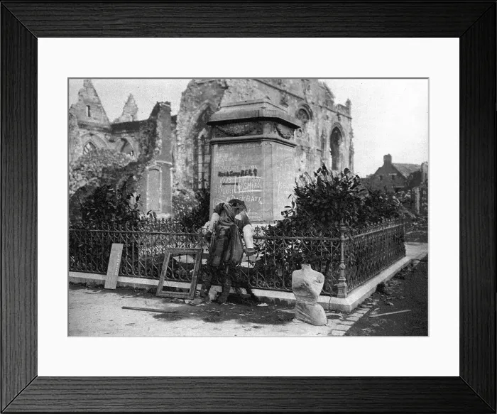 Framed Print : Dans Peronne Saccagee: La profanation du monument de Catherine de Poix, dite Marie Foure: la statue Creator: Unknown Framed Print : Dans Peronne Saccagee: La profanation du monument de Catherine de Poix, dite Marie Foure: la statue Creator: Unknown
