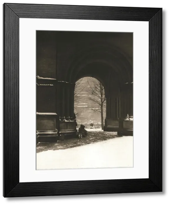 Framed Print : La Revolution Russe; Les combats de rues du 12 au 18 mars 1917: soldats et etudiants tirant...1917. Creator: Unknown Framed Print : La Revolution Russe; Les combats de rues du 12 au 18 mars 1917: soldats et etudiants tirant...1917. Creator: Unknown