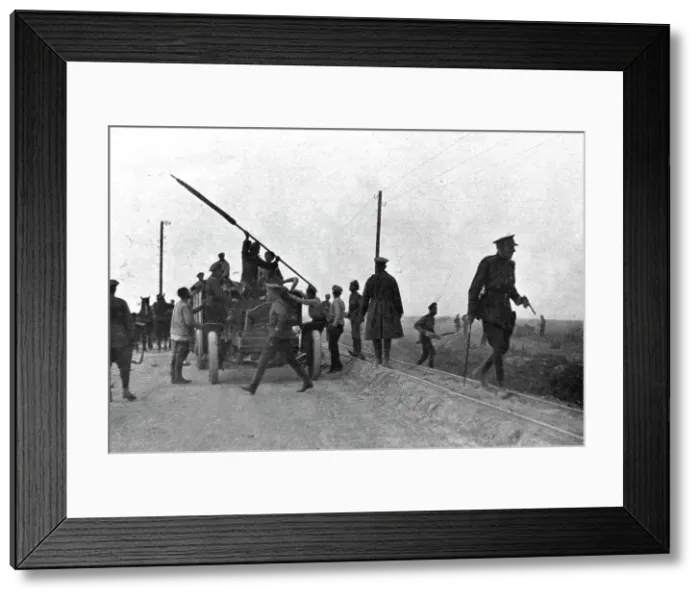 Framed Print : Les Fuyards; Un auto camion emportant des soldats avec un drapeau est evacué par... 1917. Creator: Unknown Framed Print : Les Fuyards; Un auto camion emportant des soldats avec un drapeau est evacué par... 1917. Creator: Unknown
