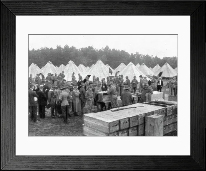 Framed Print : L'Avant-Guerre aux Etats-Unis; Le mouvement national aux Etats-Unis en 1915: distribution...1917. Creator: Underwood & Underwood. L'Avant-Guerre aux Etats-Unis; Le mouvement national aux Etats-Unis en 1915: distribution...1917 Framed Print : L'Avant-Guerre aux Etats-Unis; Le mouvement national aux Etats-Unis en 1915: distribution...1917. Creator: Underwood & Underwood. L'Avant-Guerre aux Etats-Unis; Le mouvement national aux Etats-Unis en 1915: distribution...1917
