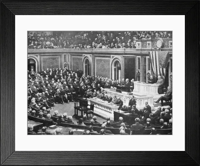 Framed Print : L'Avant-Guerre aux Etats-Unis; Le 3 fevrier 1917, la séance du Congres americain dans... 1917. Creator: Unknown Framed Print : L'Avant-Guerre aux Etats-Unis; Le 3 fevrier 1917, la séance du Congres americain dans... 1917. Creator: Unknown