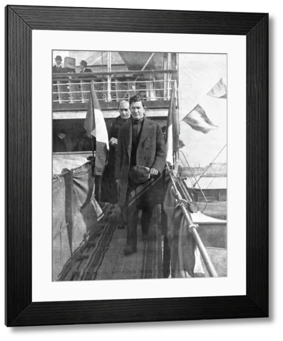 Framed Print : Le blocus Sous-Marin forcé par L'; Le debarquement, a Bordeaux, du commandant... 1917. Creator: Unknown. Le blocus Sous-Marin forcé par L'; Le debarquement, a Bordeaux, du commandant... 1917. Creator: Unknown Framed Print : Le blocus Sous-Marin forcé par L'; Le debarquement, a Bordeaux, du commandant... 1917. Creator: Unknown. Le blocus Sous-Marin forcé par L'; Le debarquement, a Bordeaux, du commandant... 1917. Creator: Unknown