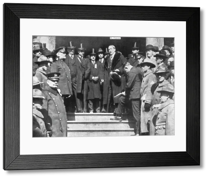 Framed Print : Les collaborateurs du president Wilson; La receptiona l'Hotelde Ville de New-York de M.J.W... 1917 Creator: Unknown Framed Print : Les collaborateurs du president Wilson; La receptiona l'Hotelde Ville de New-York de M.J.W... 1917 Creator: Unknown