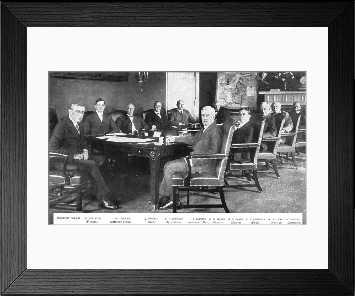 Framed Print : Les collaborateurs du president Wilson; Le president Wilson et ses ministres, 1917. Creator: Unknown Framed Print : Les collaborateurs du president Wilson; Le president Wilson et ses ministres, 1917. Creator: Unknown