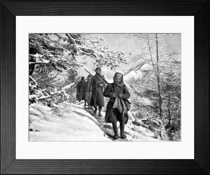 Framed Print : La campagne d'hiver en Orient; Types d'Albanais amis, combattant avec les troupes alliees, 1917. Creator: Unknown Framed Print : La campagne d'hiver en Orient; Types d'Albanais amis, combattant avec les troupes alliees, 1917. Creator: Unknown